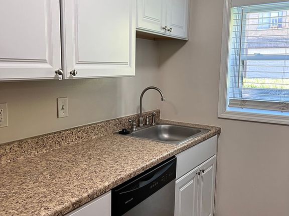 5th image of 2816 Astoria Ave APT 9