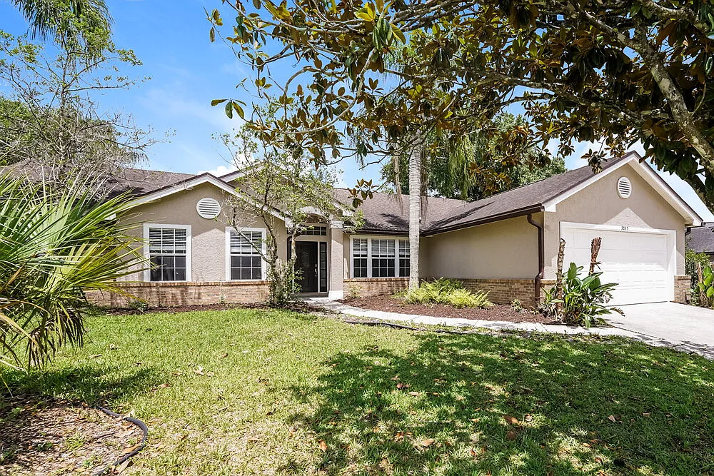 3 bed, 2.0 bath, 2094 sqft, $4,320 — Photo 3