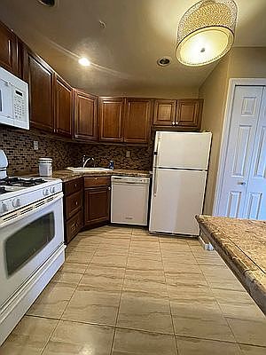1st image of 2652 Harway Ave #4