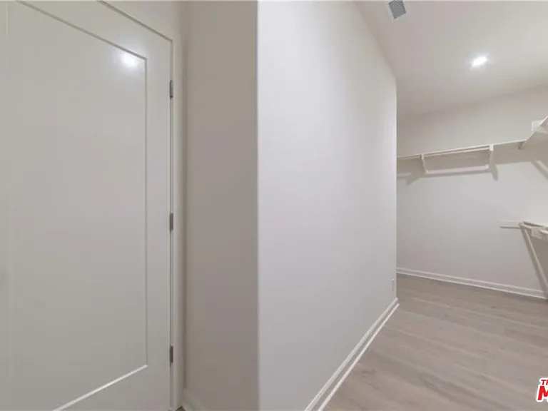 113 Escala — Photo 22