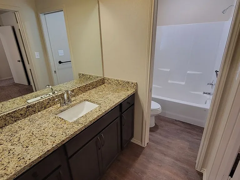 2136 Heritage Ln — Photo 18