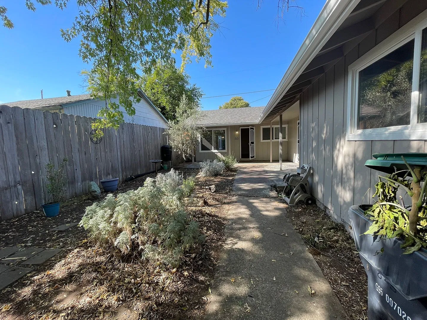 Welcome to a Private Backyard-2 Bedroom 1 Bath Duplex — Photo 3