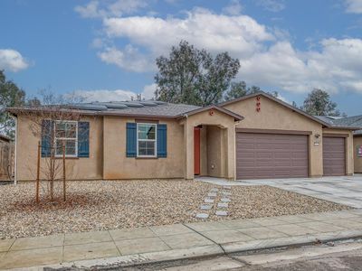 2562 N Apricot Ave, Fresno, CA, 93727