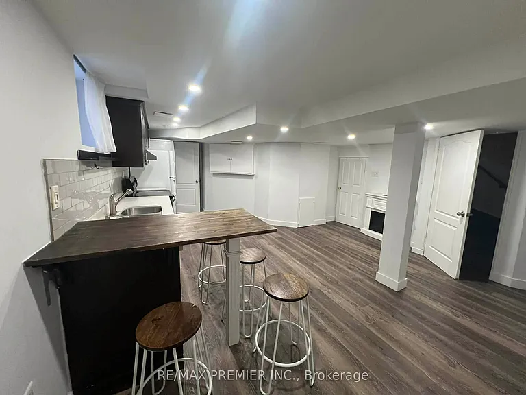 118 Solway Ave — Photo 2