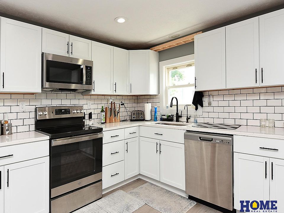 1st image of 2890 Pioneers Rd