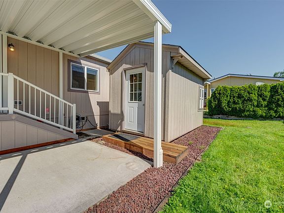 3rd image of 14727 43rd Avenue NE #103