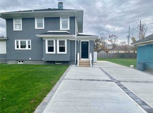 8 Moffitt Blvd, East Islip, NY 11730