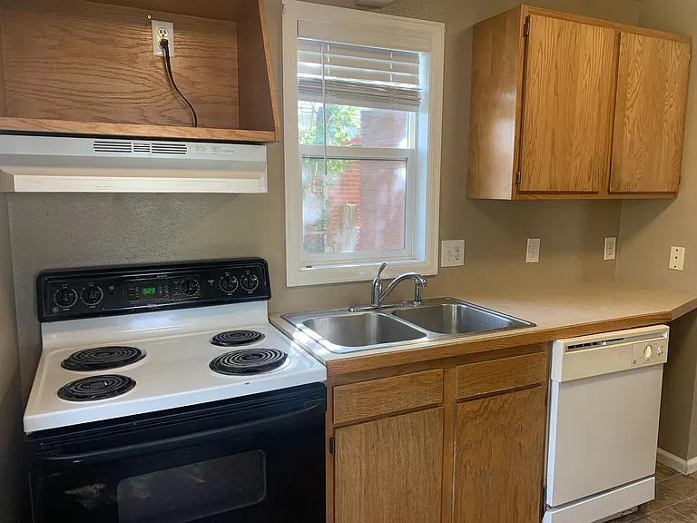 701 W 24th St — Photo 13