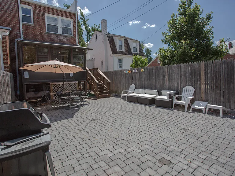 821 Tewkesbury Pl NW — Photo 45