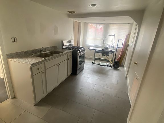 5th image of 1242 N Sycamore Ave