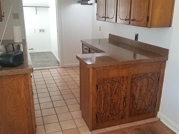4th image of 2606 Ingersol Ave