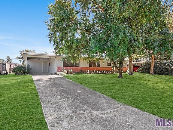 3rd image of 834 Highland Park Dr