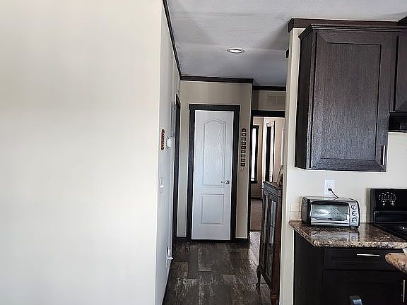 5th image of 305 Diamond Dr #305