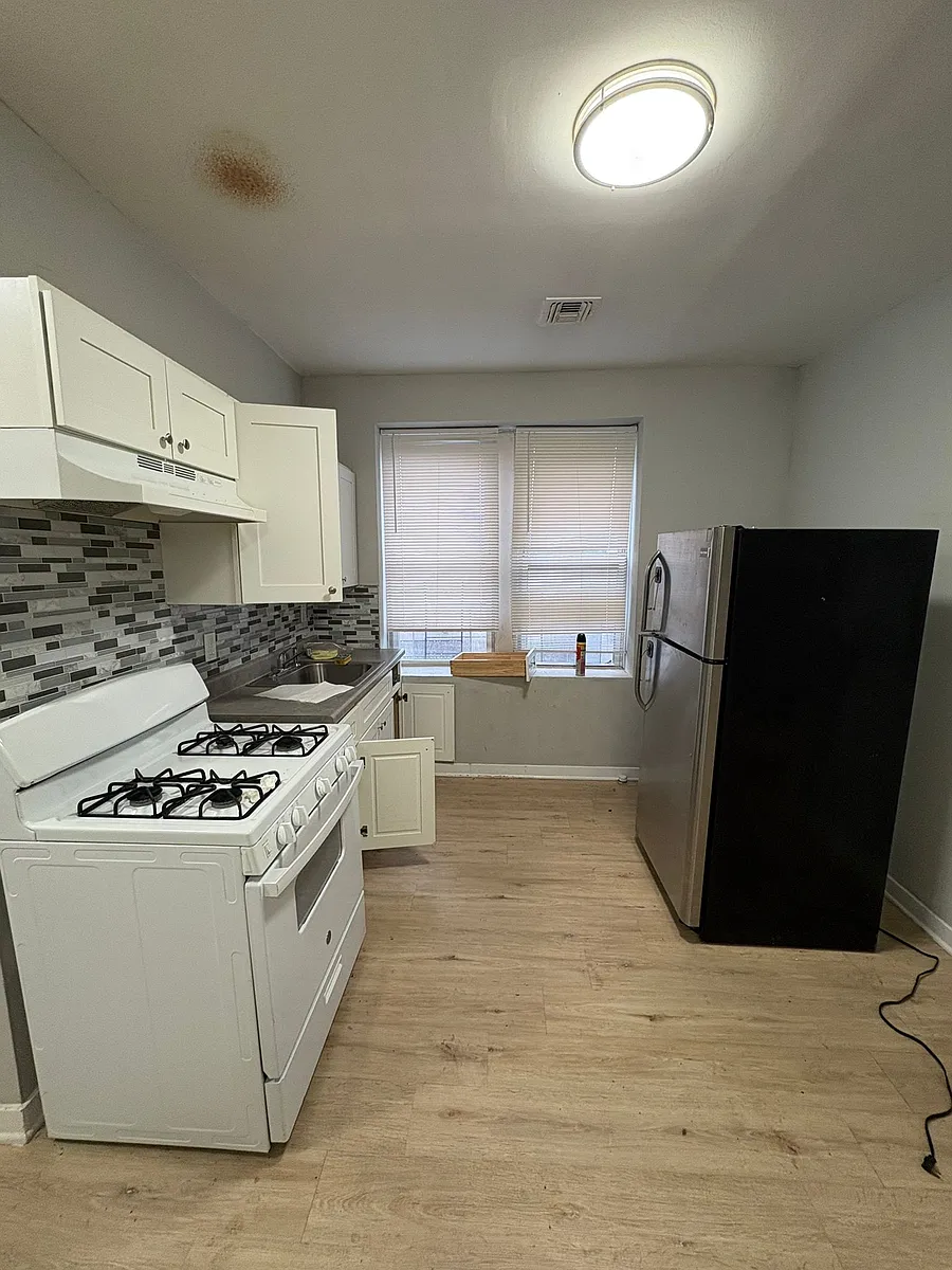 Building Photo - 92 Carroll St #3