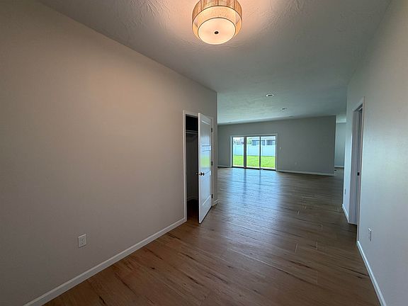 4th image of 4280 Bretwood Circle