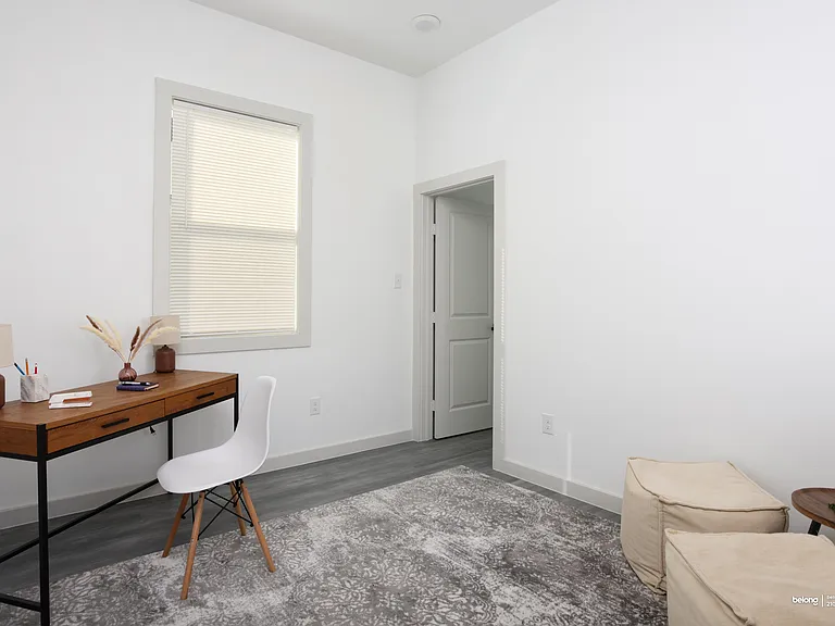 1727 E Crockett St — Photo 33