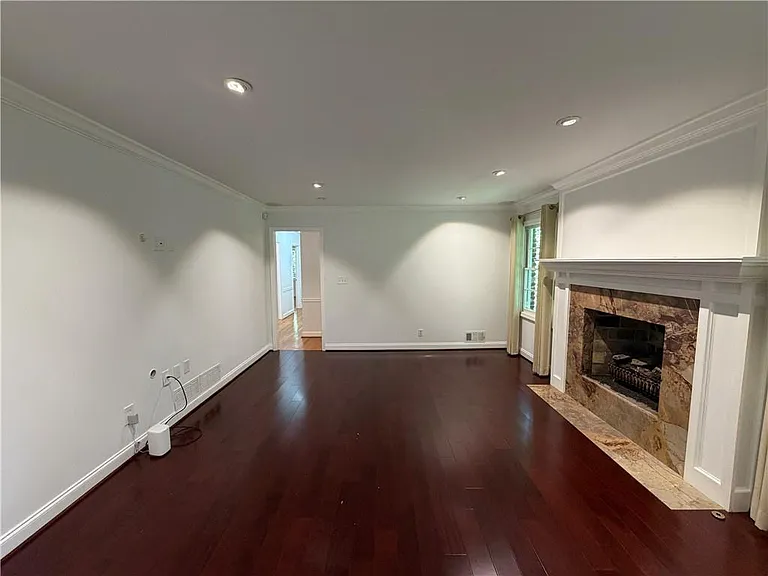6651 Castleton Dr — Photo 12