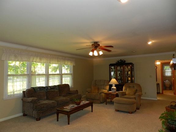 4th image of 1543 N Hurst Cir