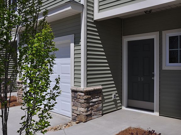 2nd image of 19 Harvest Bell Ln