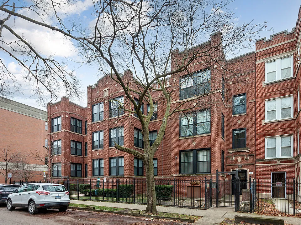 1638 W Jonquil Ave #2