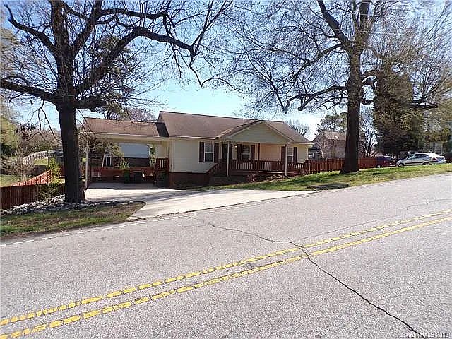 2nd image of 302 Club House Dr