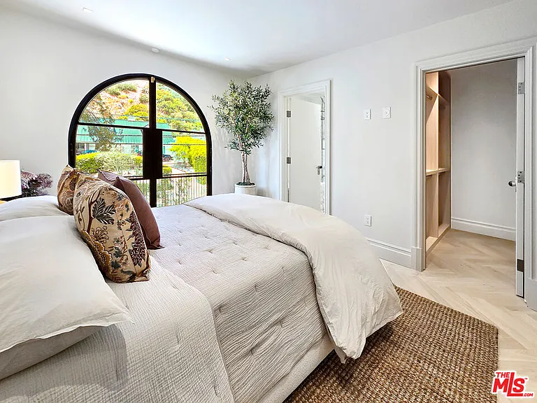 2288 Coldwater Canyon Dr — Photo 32