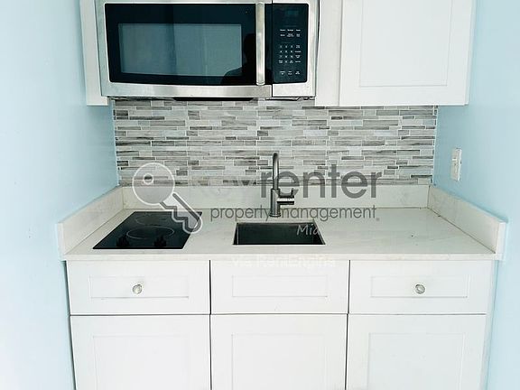 4th image of 740 NE 130th St #B