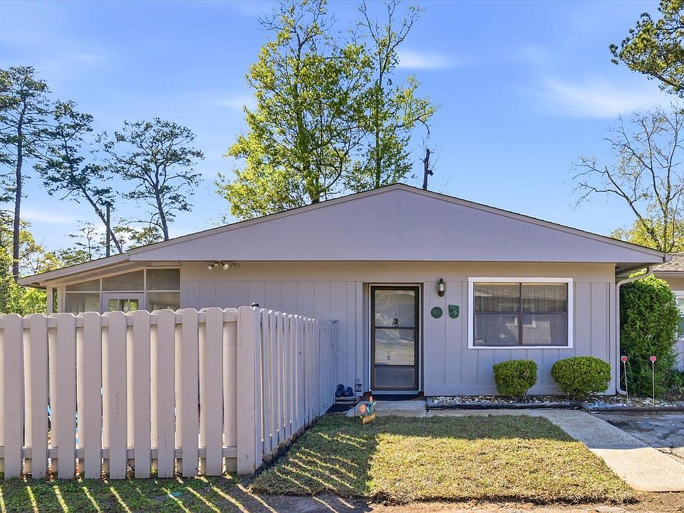 1st image of 197 SE Villas Ct APT C