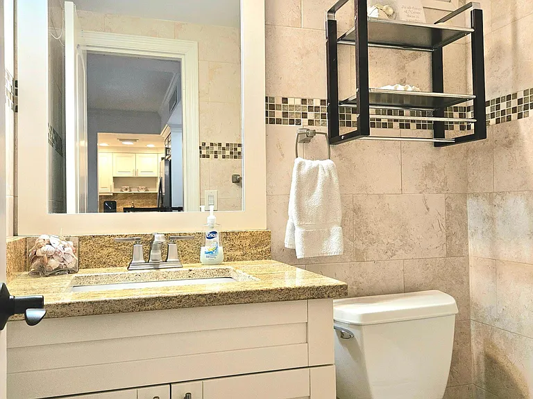 140 Seaview Ct #9 — Photo 11