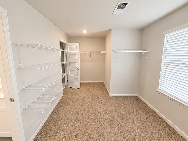 1104 Gilbert Ct — Photo 30