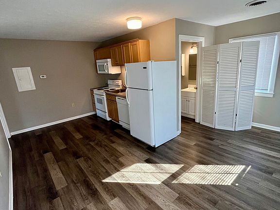 3rd image of 615 3rd St #1