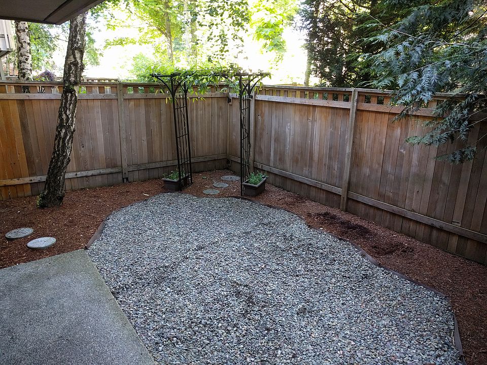 Large private fenced patio/garden
