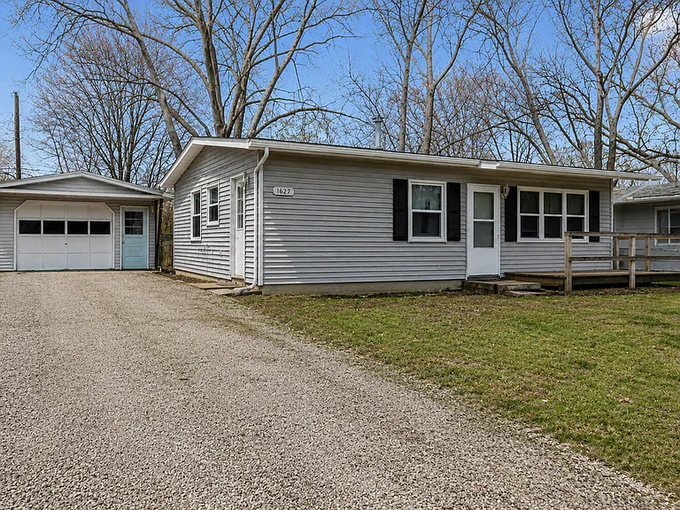 1827 Parkdale Dr — Photo 1