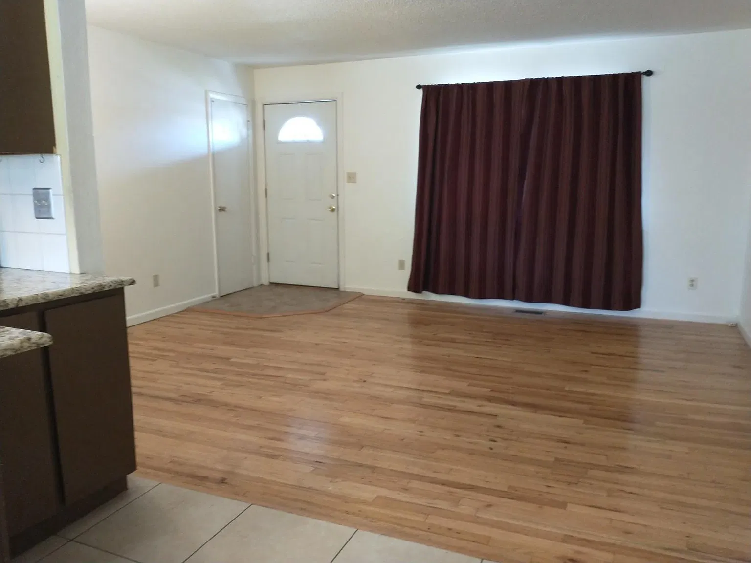 3 bed, 1094 sqft, $1,520 — Photo 2