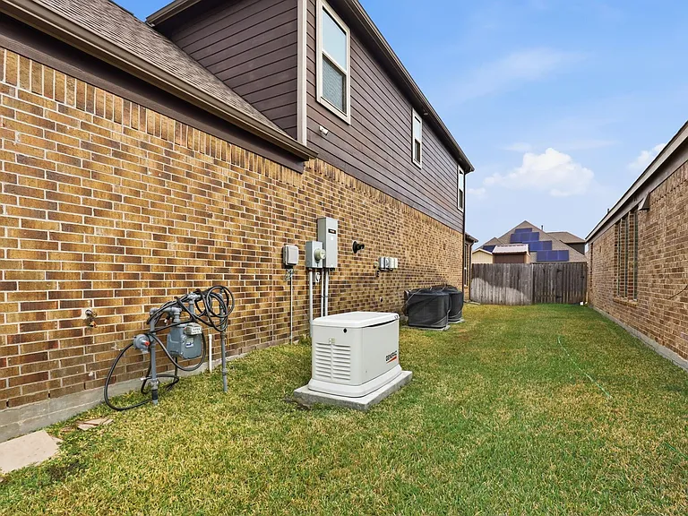 24714 Longwood Forest Dr — Photo 18