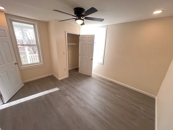 2 bed, 1.0 bath, 1000 sqft, $1,600 — Photo 2