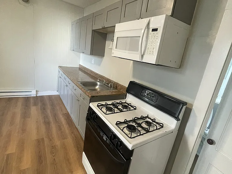 328 Cedar St #1R — Photo 4
