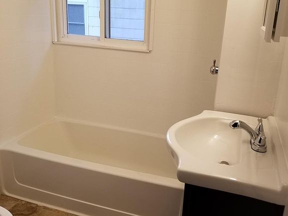 3rd image of 65 River Dr