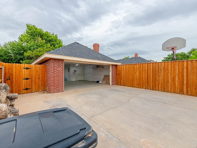 4715 Bishops Castle Dr — Photo 37