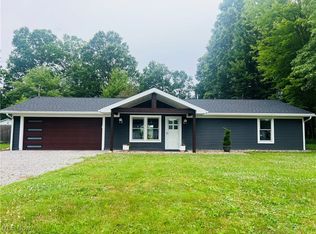 18077 Hillcrest Dr, Lake Milton, OH
