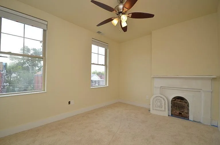 222 E Rochelle St — Photo 8