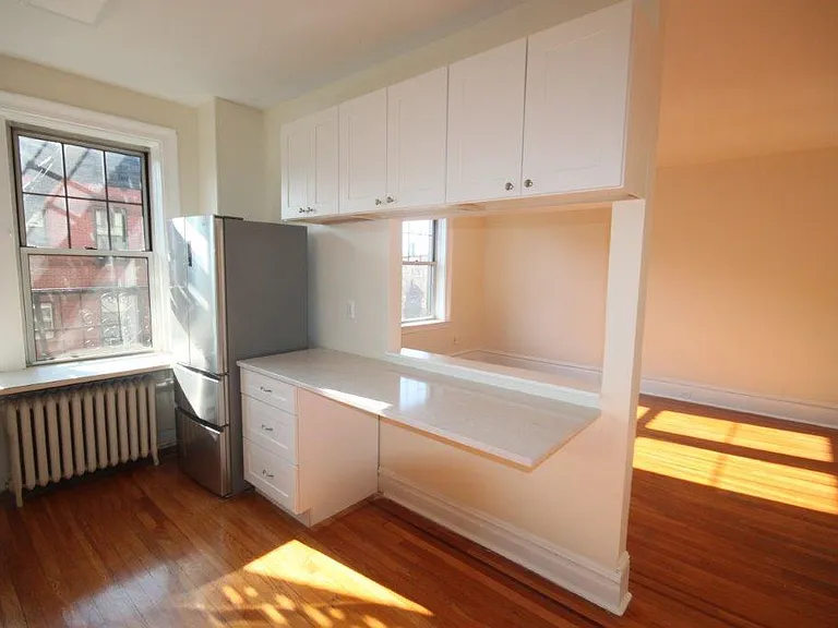 1000 Hudson St #404 — Photo 6