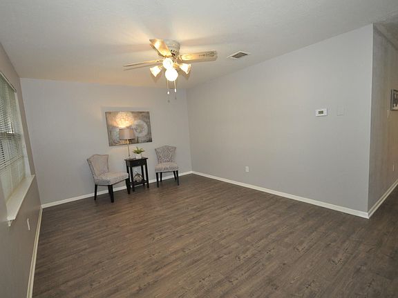 2nd image of 2028 Isla Dr