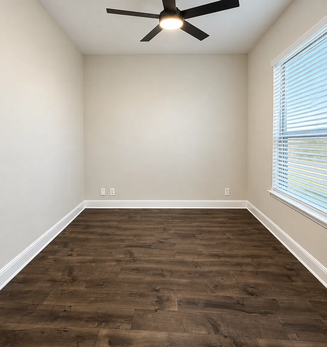 4 bed, 2.5 bath, 2352 sqft, $2,200 — Photo 4