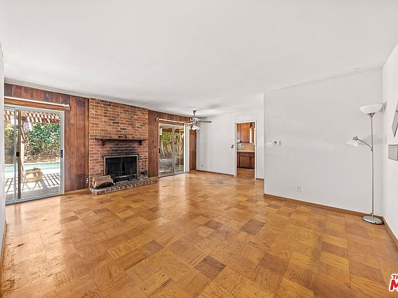 2nd image of 22255 Wyandotte St
