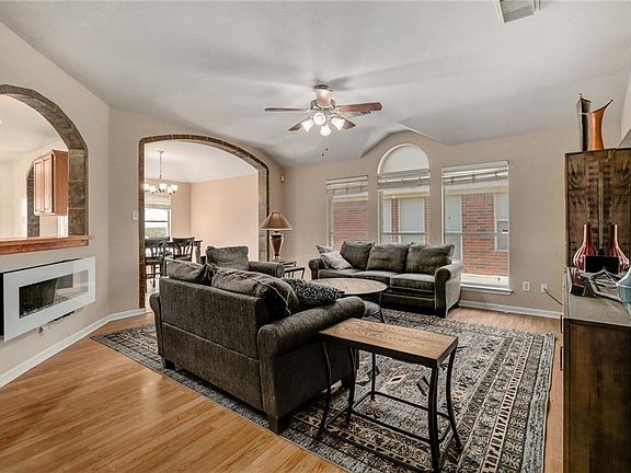 4th image of 3005 Flower Hill Dr