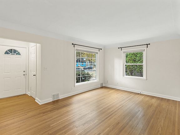 5th image of 3030 Pennsylvania Ave S