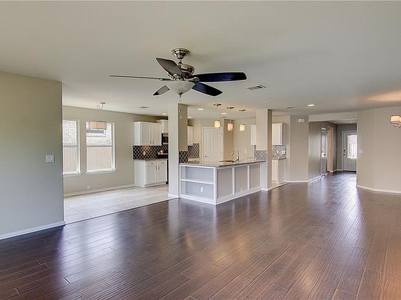 3rd image of 776 Kingfisher Ln