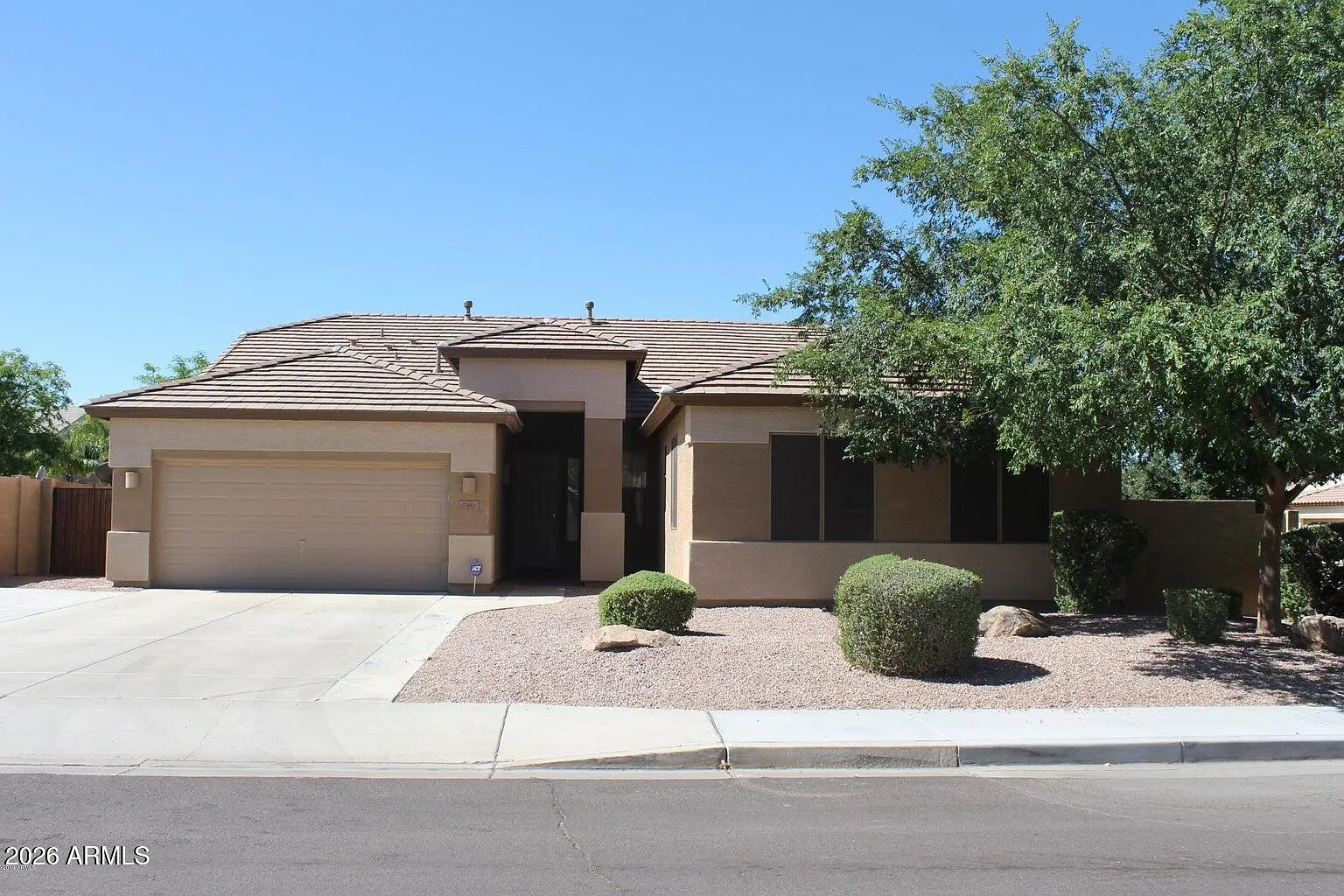 5 bed, 2.0 bath, 2349 sqft, $2,800 — Photo 1