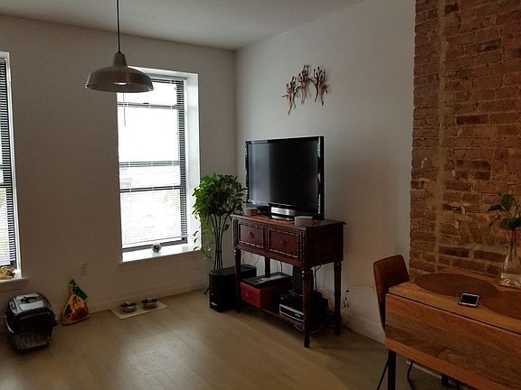 2nd image of 458 Quincy St Floor 2